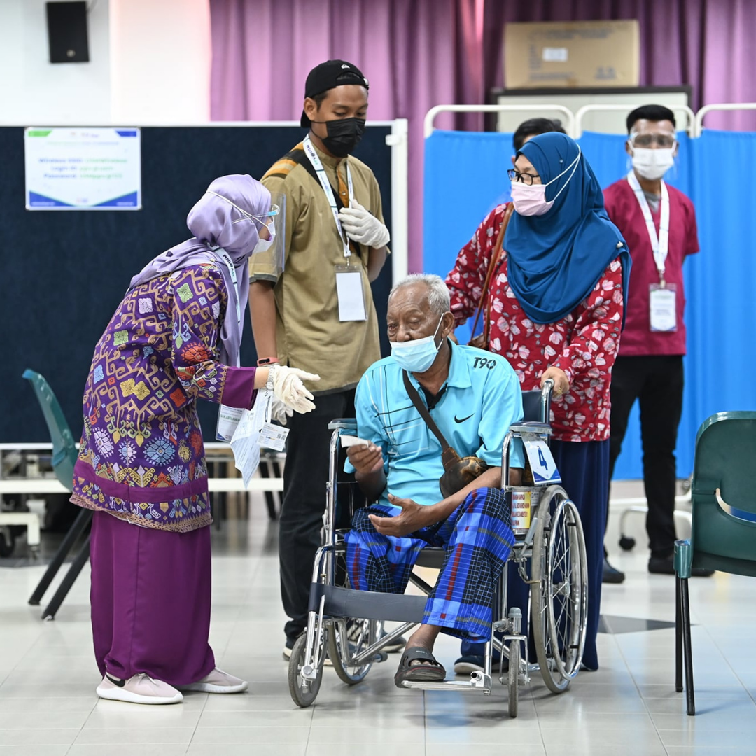 USM as one of the vaccination centers for COVID-19.