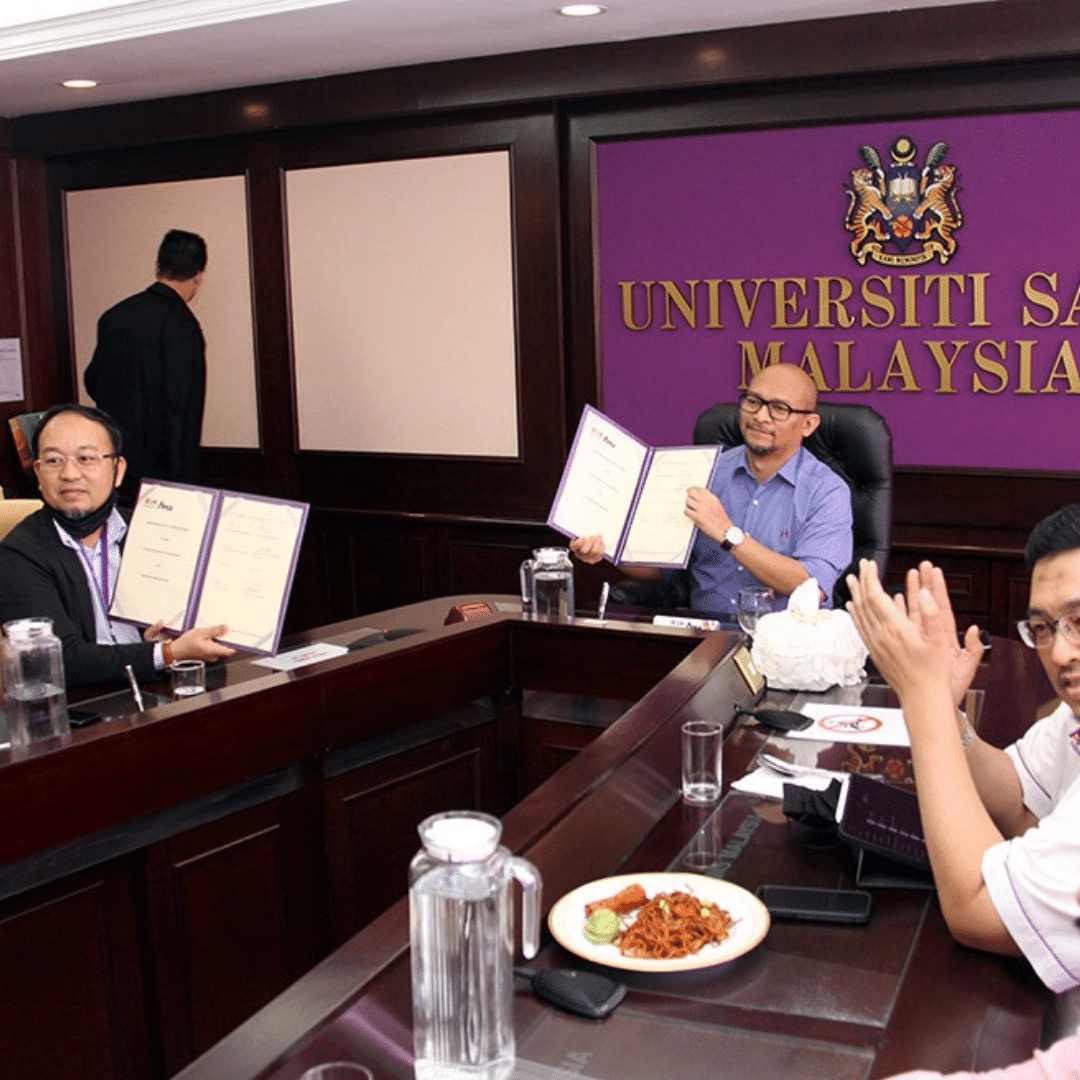 USM signing the virtual MoU with the Henan University of Engineering, China.